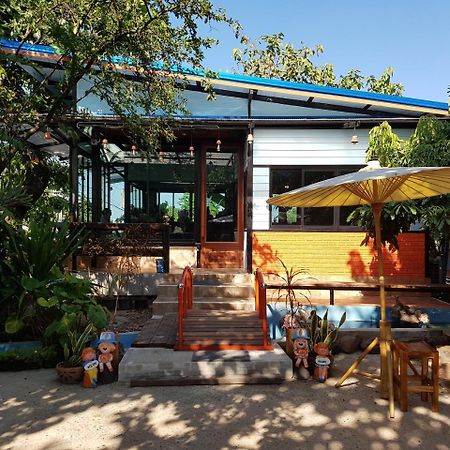 Sun Smile Hostel Ubon Ratchathani Bagian luar foto