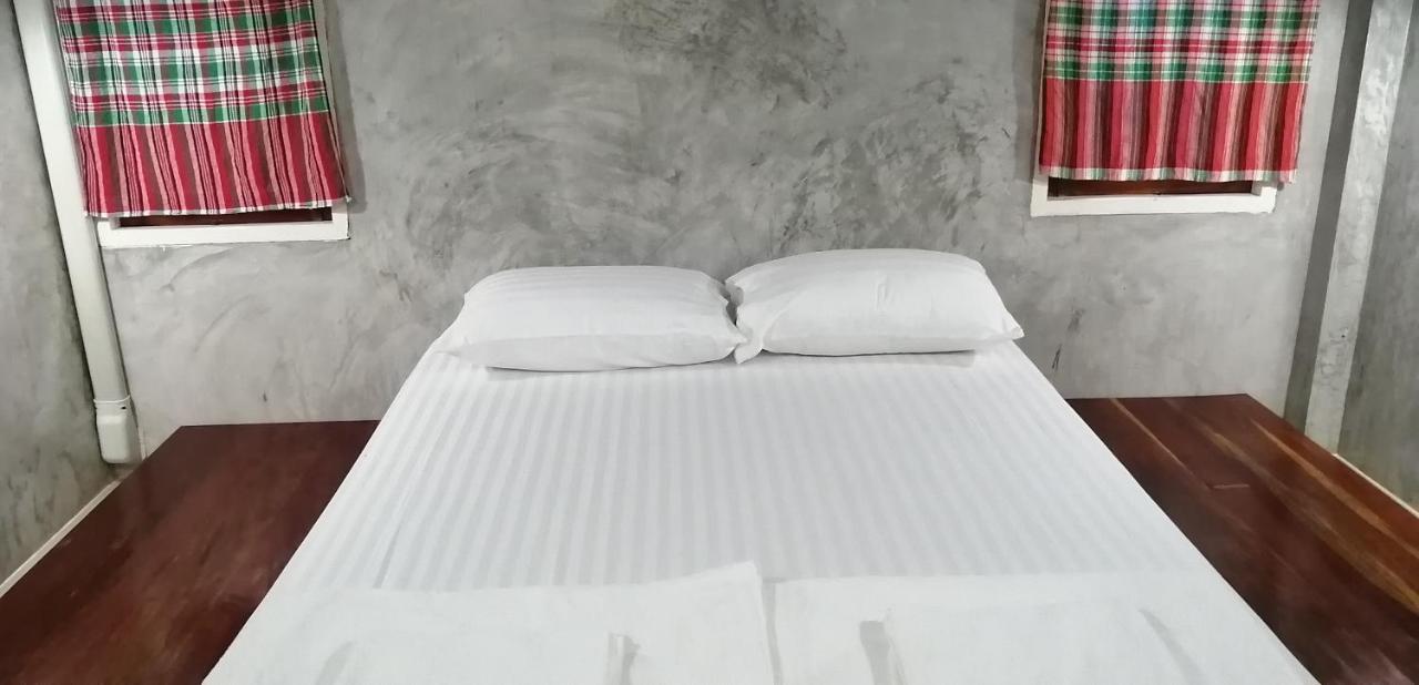 Sun Smile Hostel Ubon Ratchathani Bagian luar foto