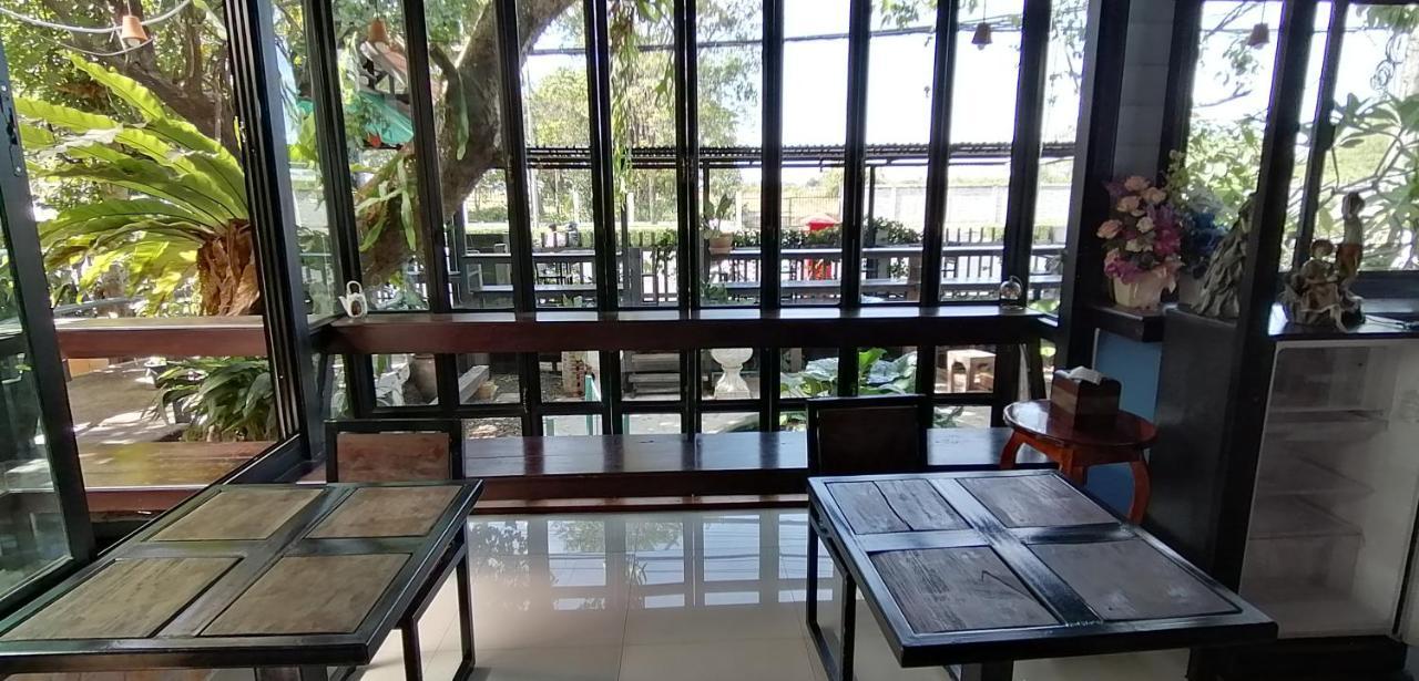 Sun Smile Hostel Ubon Ratchathani Bagian luar foto