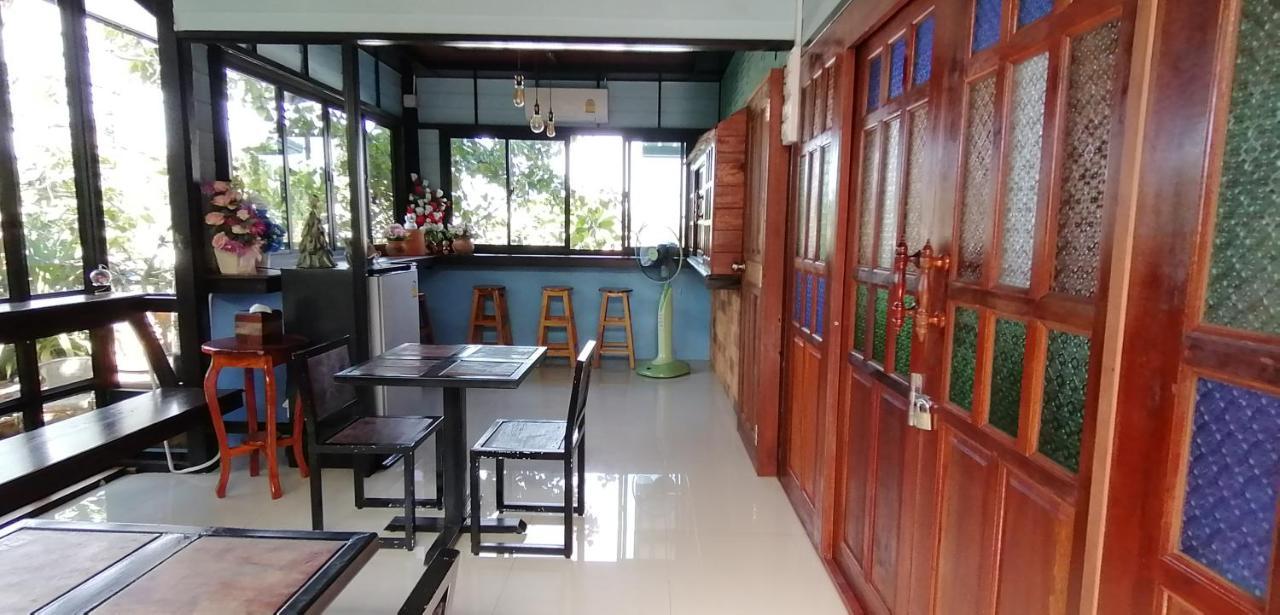 Sun Smile Hostel Ubon Ratchathani Bagian luar foto
