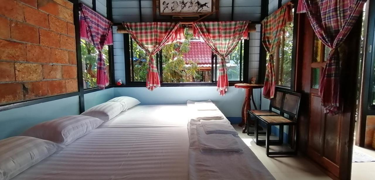 Sun Smile Hostel Ubon Ratchathani Bagian luar foto