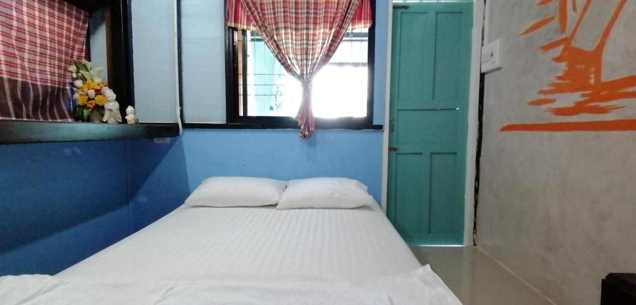 Sun Smile Hostel Ubon Ratchathani Bagian luar foto
