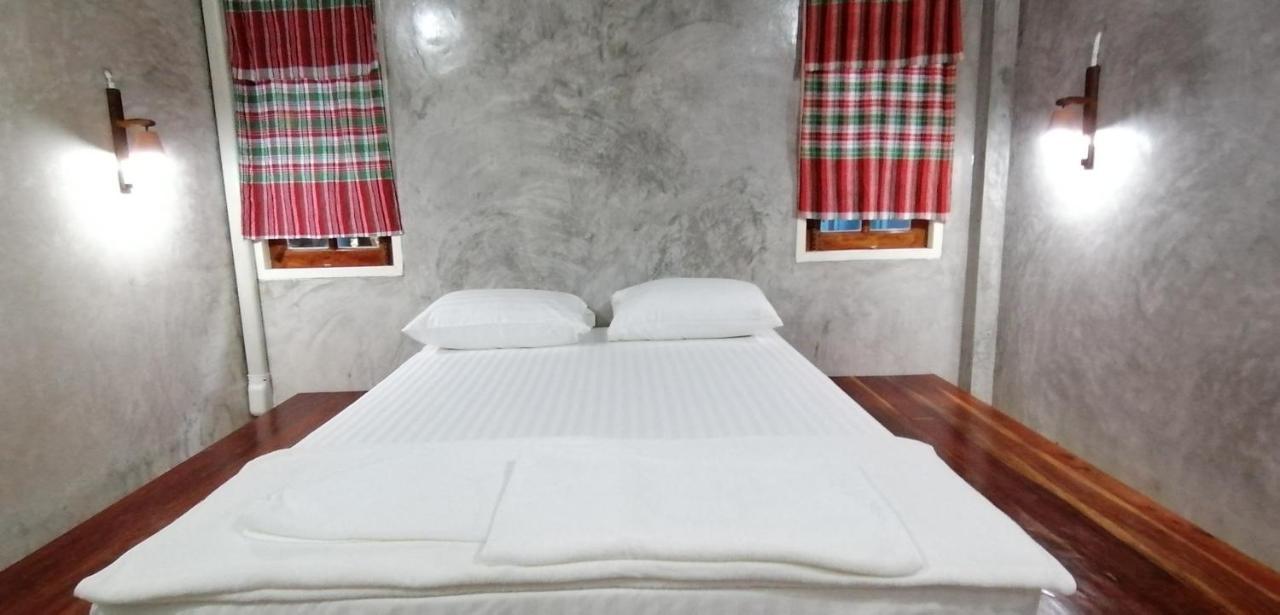 Sun Smile Hostel Ubon Ratchathani Bagian luar foto