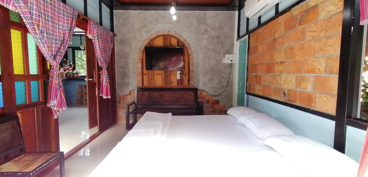 Sun Smile Hostel Ubon Ratchathani Bagian luar foto