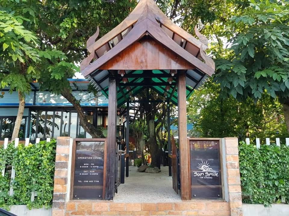 Sun Smile Hostel Ubon Ratchathani Bagian luar foto