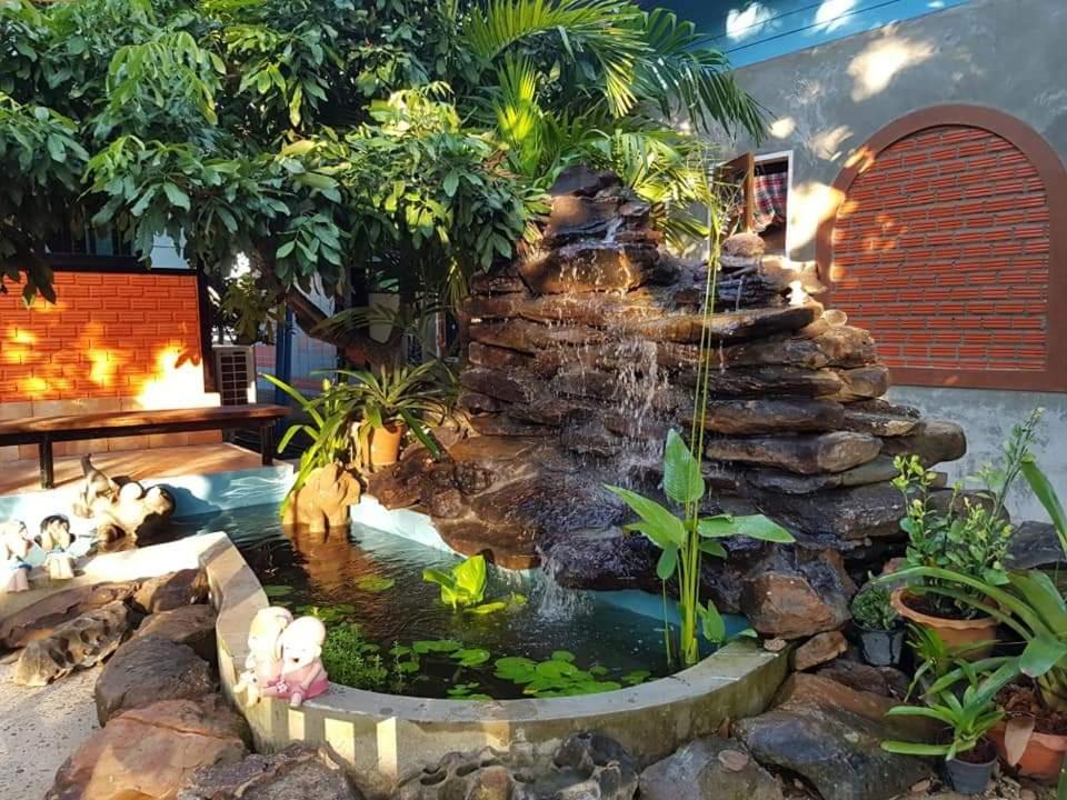 Sun Smile Hostel Ubon Ratchathani Bagian luar foto