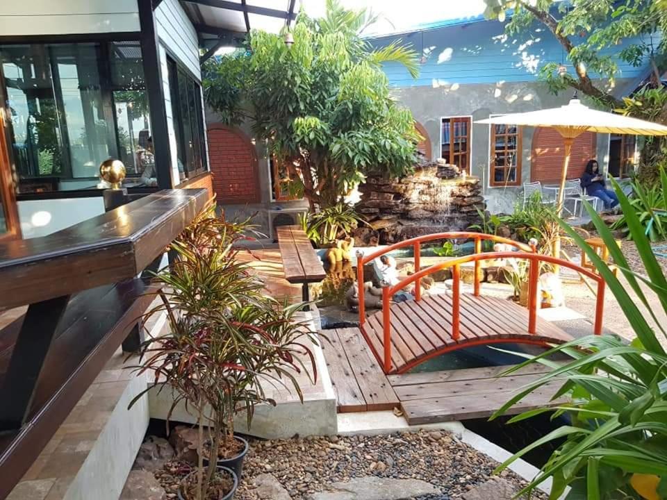 Sun Smile Hostel Ubon Ratchathani Bagian luar foto