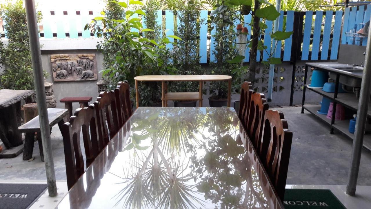 Sun Smile Hostel Ubon Ratchathani Bagian luar foto
