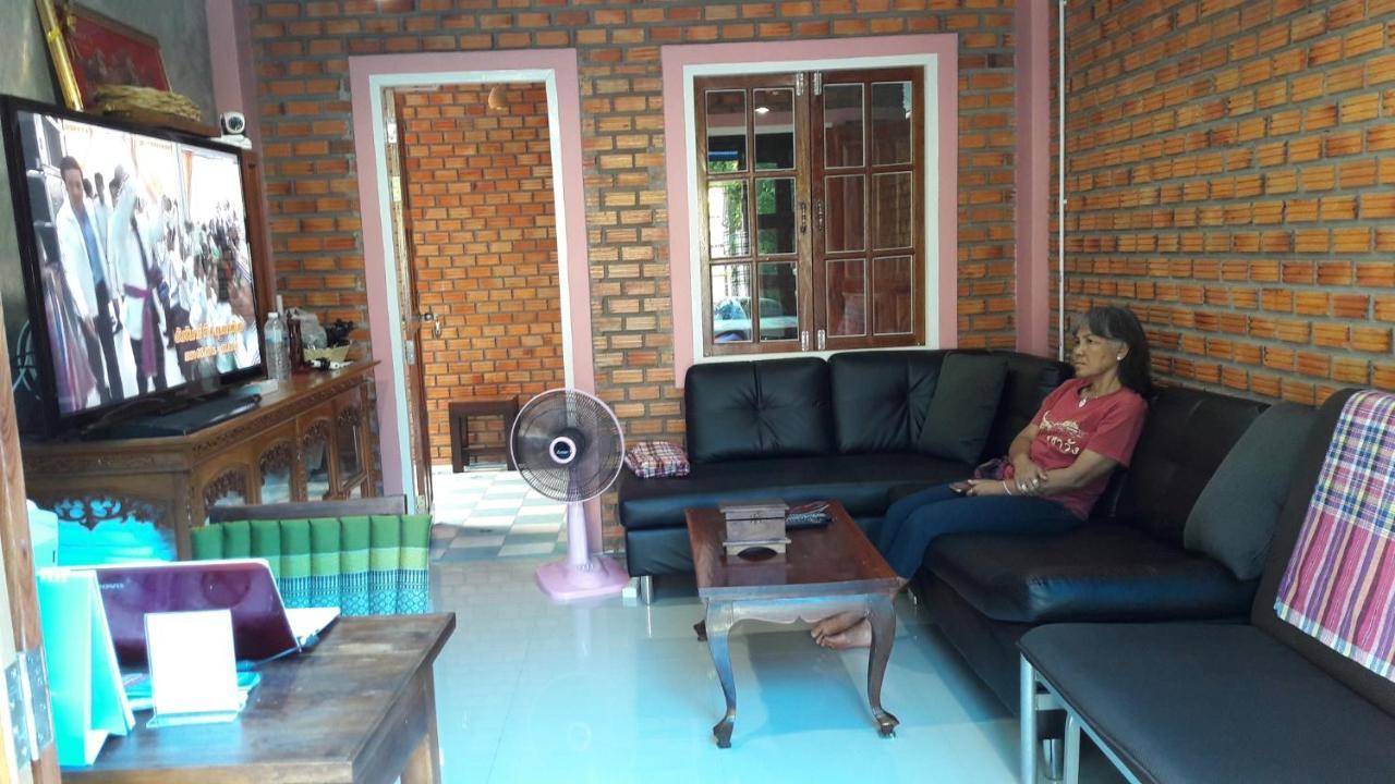 Sun Smile Hostel Ubon Ratchathani Bagian luar foto