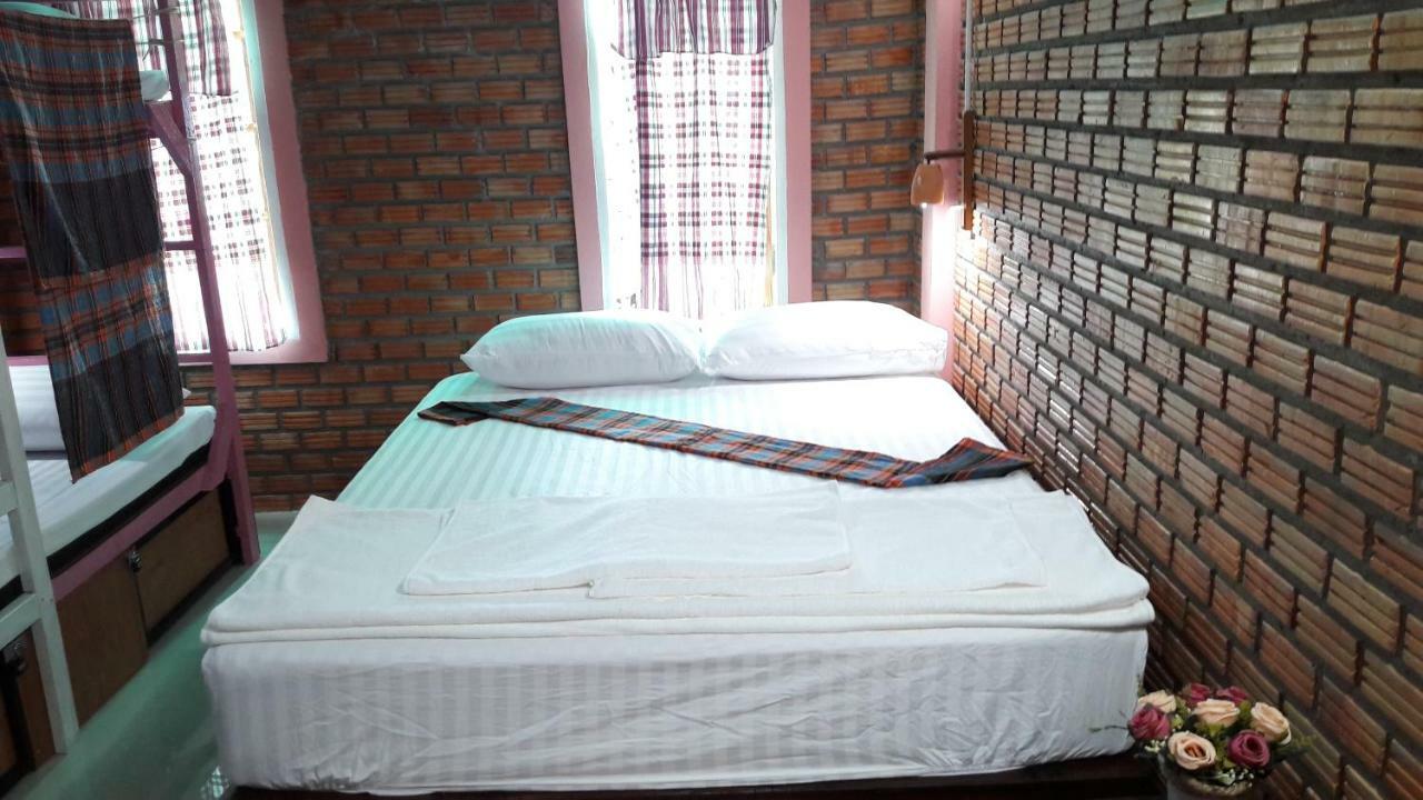 Sun Smile Hostel Ubon Ratchathani Bagian luar foto