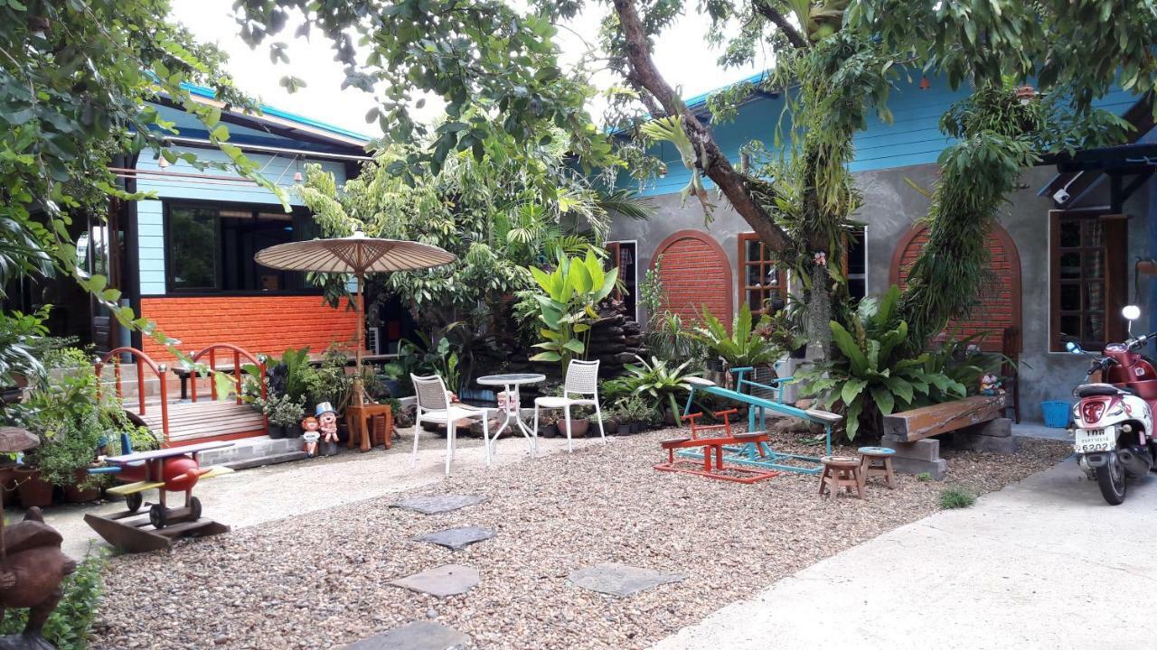 Sun Smile Hostel Ubon Ratchathani Bagian luar foto