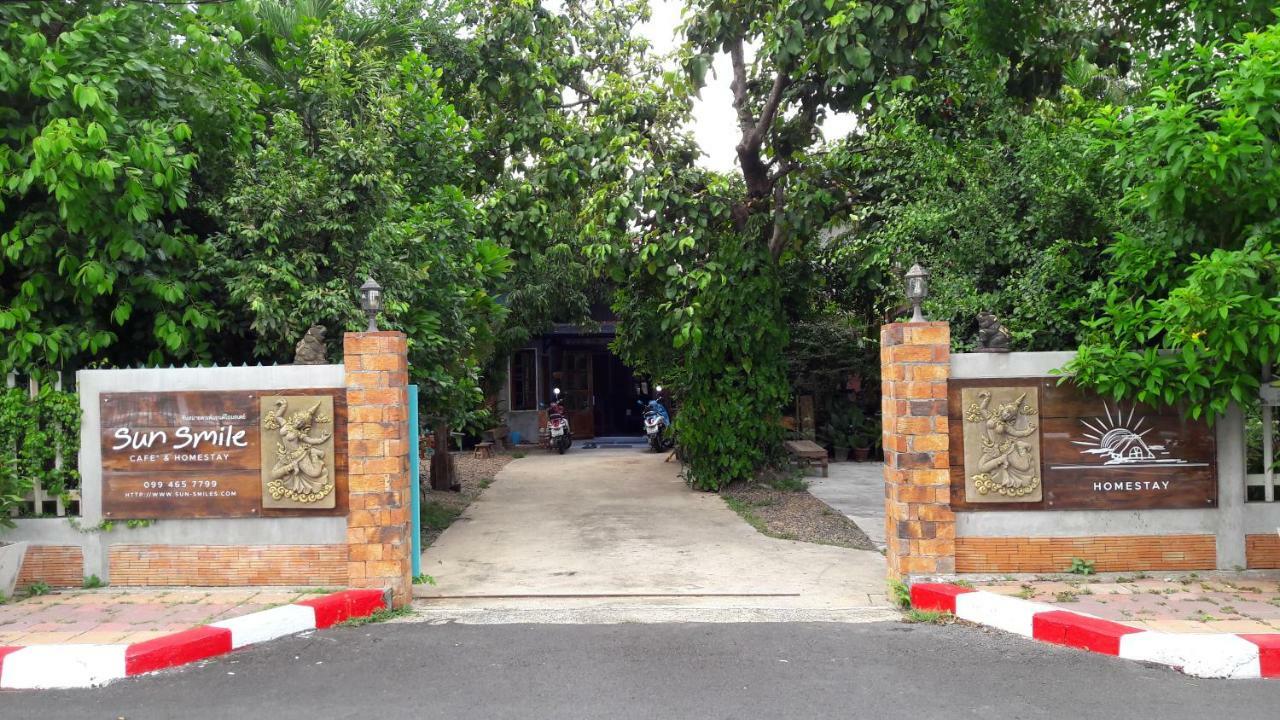 Sun Smile Hostel Ubon Ratchathani Bagian luar foto